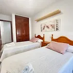 Desconectaengalicia Cesteiros, Piscina, 100m Playa Silgar Саншеншо